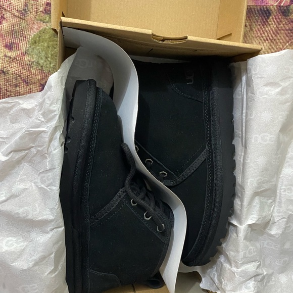 Hello, it is a new size .5 women's shoe - Picture 3 of 8